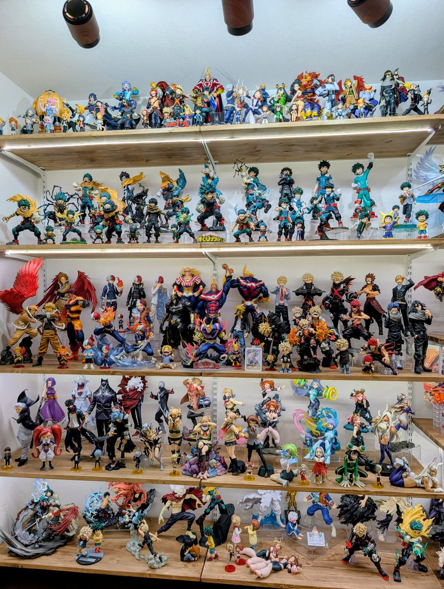 mon_collector's tweet photo. 書斎のフィギュアスペース一旦作成完了！！
好きな作品を置けるだけ飾ってみました😆
扉つけたいし、背景もやりたいけど、一旦満足したのでので休憩♪

#ヒロアカ　#デジモン　#ONEPIECE   
#NARUTO　#呪術廻戦   　
#ハンターハンター　#BLEACH 
#フィギュア愛でる部 https://t.co/WGxu8t7eLo