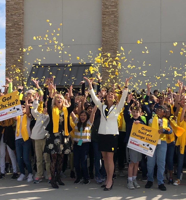 AngelaPaxtonTX's tweet image. This week is #NationalSchoolChoiceWeek, where families, schools, &amp;amp; advocates across the country celebrate education options. We passed a new #schoolchoice program last session creating #TexasEducationFreedomAccounts. Applications open Feb 4. Learn more: loom.ly/Y5kQk5Q