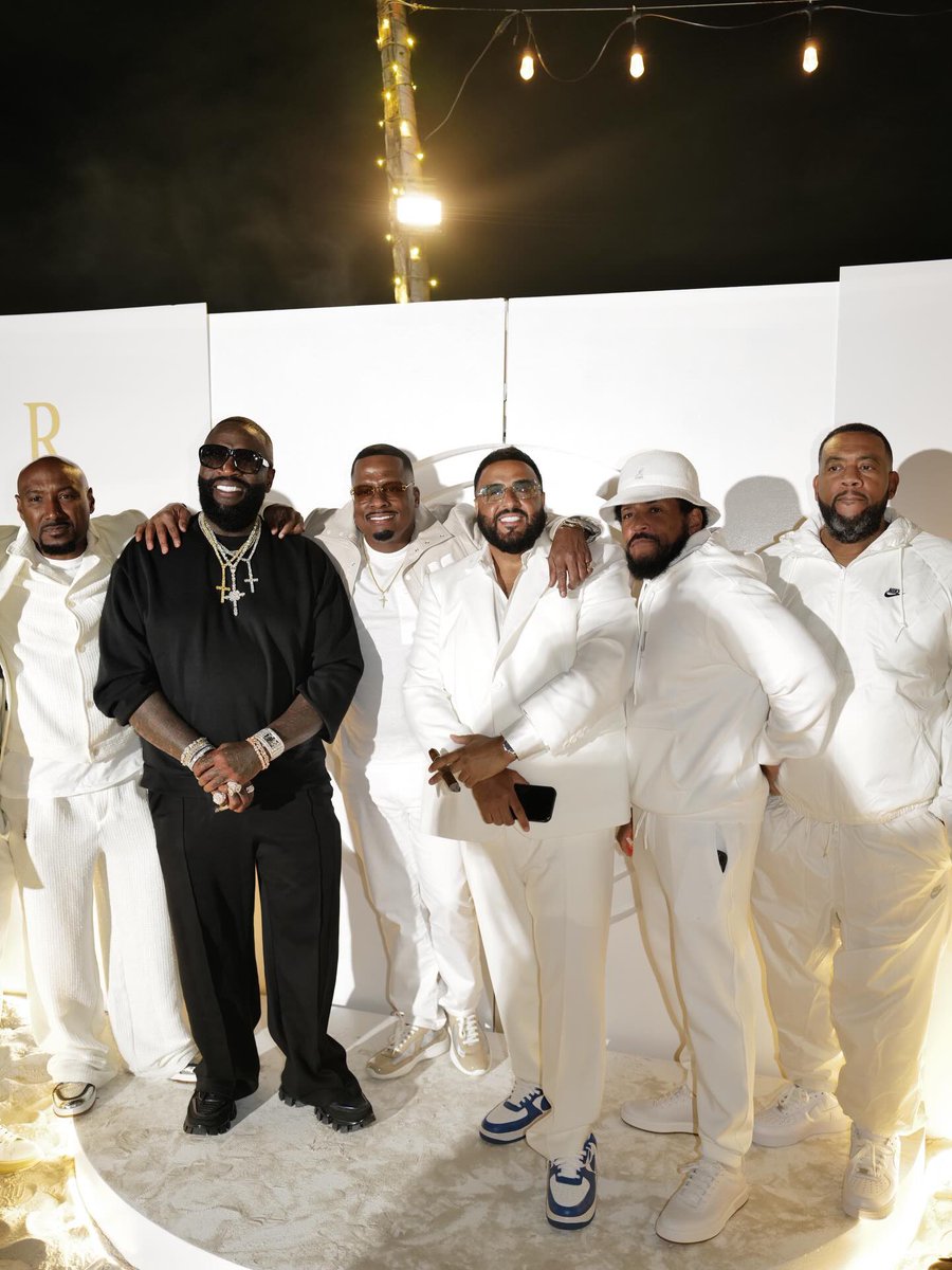 WatsUpTV's tweet image. 🚨 Star-Studded Crowd Turns Up for RICK ROSS’ 50th Birthday Celebration.🇺🇸

Nothing but luxury and heavy hitters! DJ KHALED, FRENCH MONTANA, and more pulled up in style for Rick Ross’ 50th anniversary celebration. 

📸: djkhaled

#WatsUpTV #datsWatsUp #rickross #djkhaled