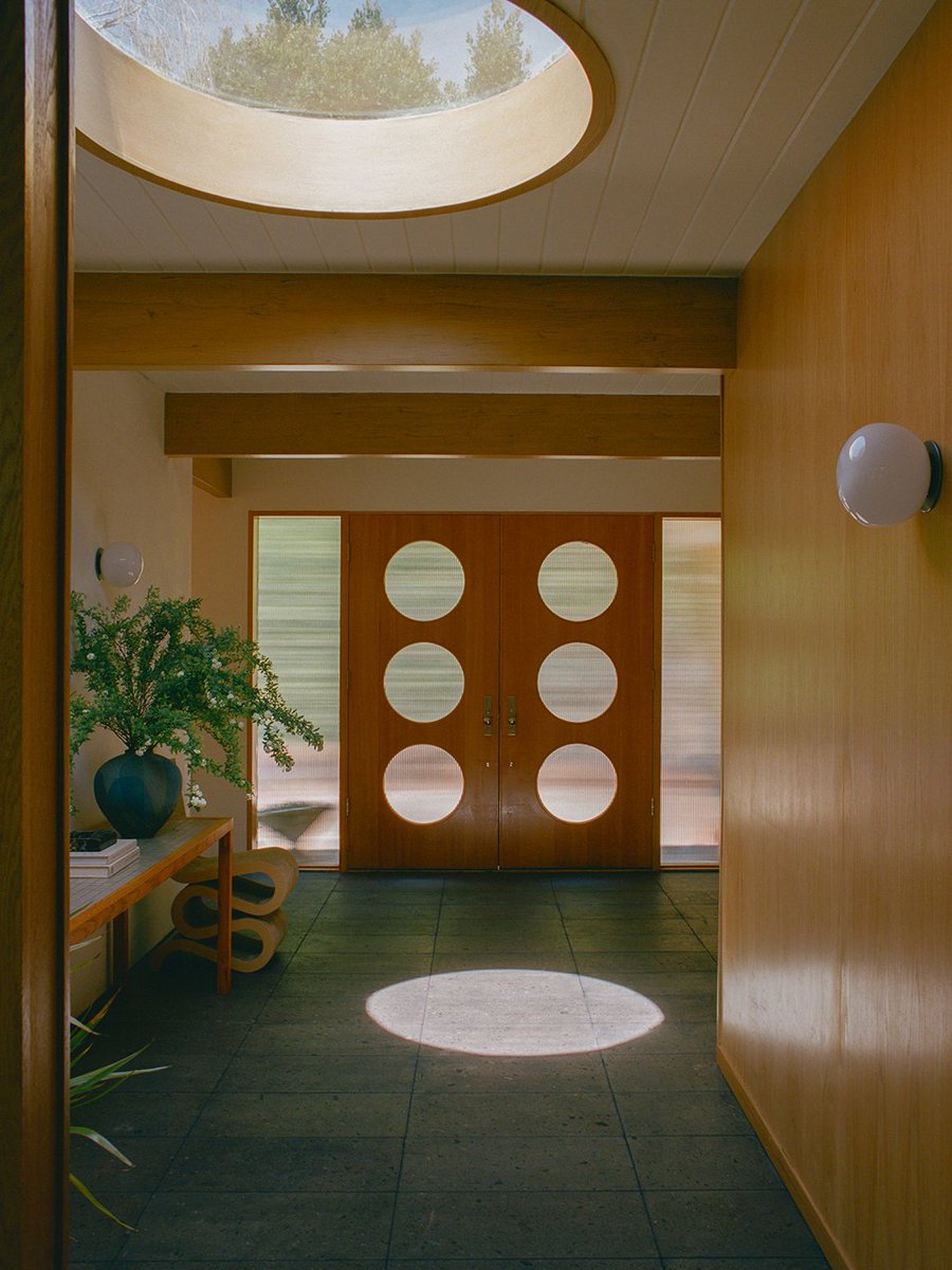 4AAAAart's tweet image. 1956 Mid Century Home Renovation by Jesse Rudolph and Joelle Kutner of Ome Dezin*

Brentwood, California, USA 🇺🇸