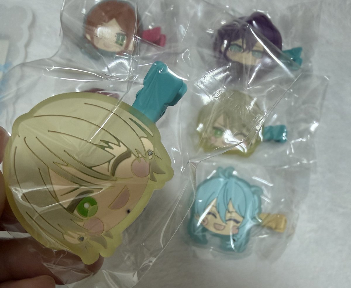 【交換/譲渡】
あんスタ　みにコレ　前髪クリップ

譲⌇画像参照
求⌇一彩 or 定価+送料
(藍良1点初期傷あり。2枚目参照)

❁郵送 or 福岡市内手渡し