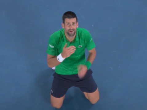 Qué chingón es el tenis.
Las semifinales varoniles del #AusOpen lo dejan claro.
10 sets
Poco más de 9 horas y media.
Partidazos entre Alcaraz y Zverev así como entre Sinner y Djokovic.
Ojalá la final sea igual de intensa.