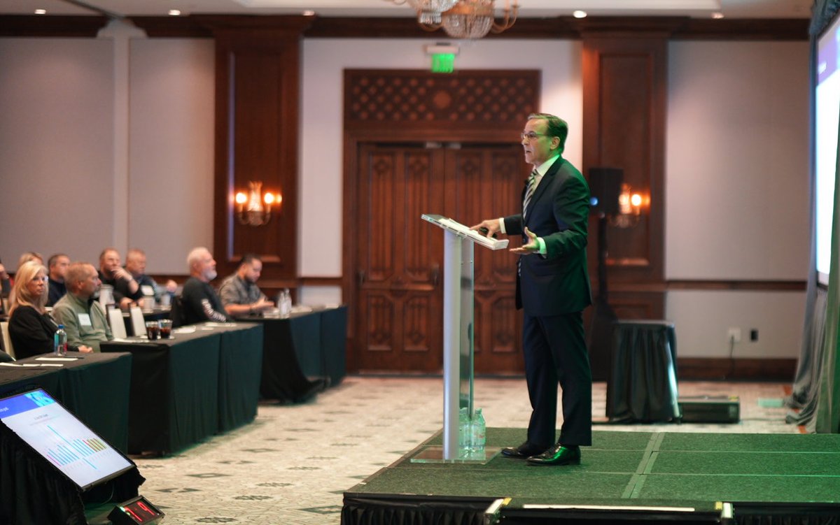 ManzellaReport's tweet photo. We would like to thank the Performance Food Group, ranked No. 91 on the Fortune 500, for inviting John Manzella to present “Economic Trends, Global Trade, Labor and What’s Ahead,” as their keynote speaker yesterday in sunny Scottsdale, Arizona. Great audience discussion! https://t.co/lqYjZ8uKxE