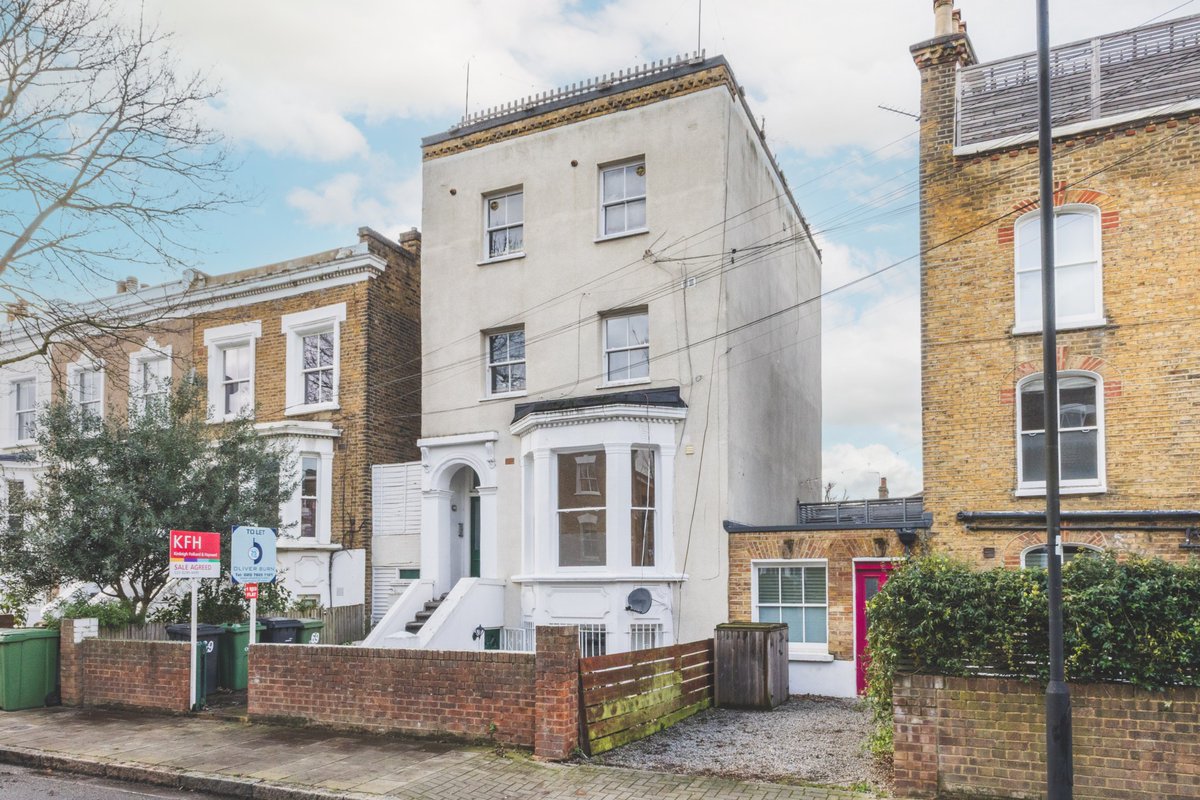 OliverBurnRes's tweet photo. To Let | Shakespeare Road, SE24

Spacious 1-bed first-floor flat in a converted Victorian house 🏡
🛋 Front living room
🍳 Separate kitchen
🛏 Double bedroom
🛁 Large bathroom
🌿 Shared rear garden

Part-furnished | Available 14 March 2026 https://t.co/obI0pHasET