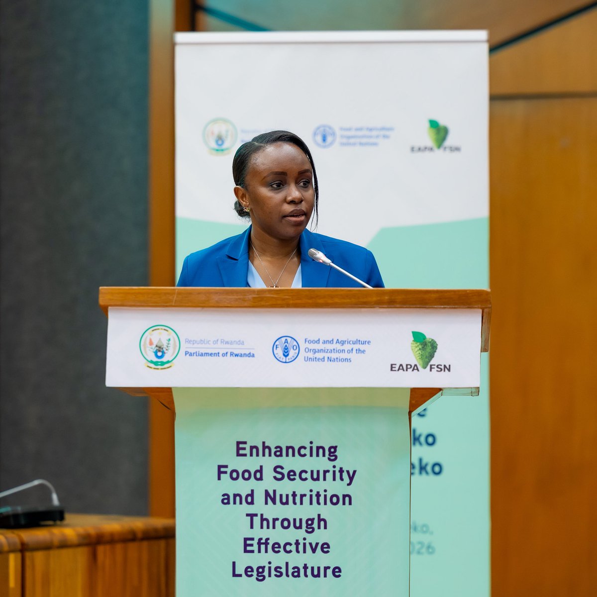 RwandaParliamnt's tweet photo. Perezida wa #RPRPD, Depite Uwababyeyi Jeannette yavuze ko nk’ihuriro riharanira ko ubwiyongere bw’abaturage bujyana n’ubwiyongere bw’ubukungu bw’Igihugu, kwihaza mu biribwa no guteza imbere imirire myiza kuri buri muturarwanda ari inkingi ikomeye yo kugera ku iterambere rirambye, bityo inama nk’iyi ifasha abagize Inteko Ishinga Amategeko gushima ibyagezweho ariko no kumenya ibyuho bigihari bikitabwaho mu kuzuza inshingano zabo.