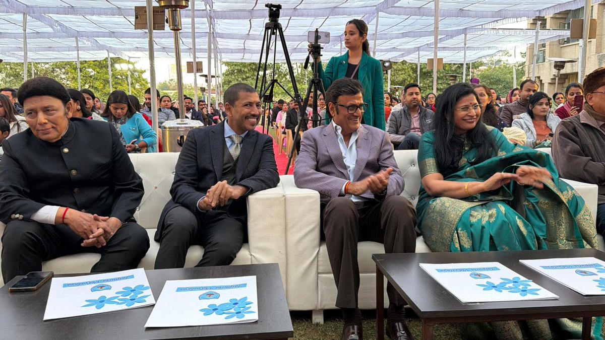 आज जयपुर स्थित जयपुरिया विद्यालय में आयोजित वार्षिक उत्सव कार्यक्रम में गणमान्य अतिथियों एवं शिक्षक व छात्रों की गरिमामयी उपस्थिति में सम्मिलित हुआ।
#RajasthanMeraParivar #Jaipur