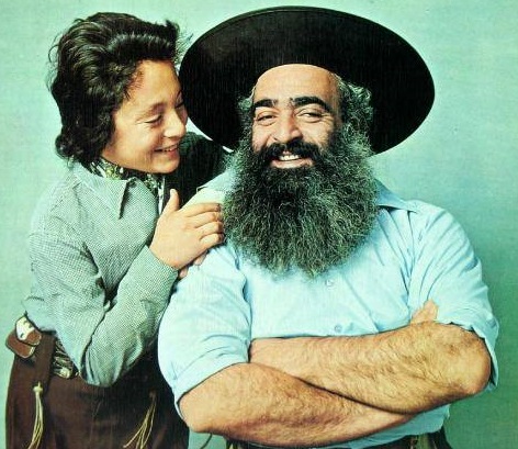 MuertosArg's tweet image. 01/02/1978 murió Jorge Cafrune.
Atropellado en la ruta cuando viajaba a caballo. El Turco fue un gran músico, compositor y defensor de las tradiciones locales. Nos dejó mucho para seguir conociéndolo.
Vivió solo 40 años y todavía influye fuerte en nuestra música. Único.