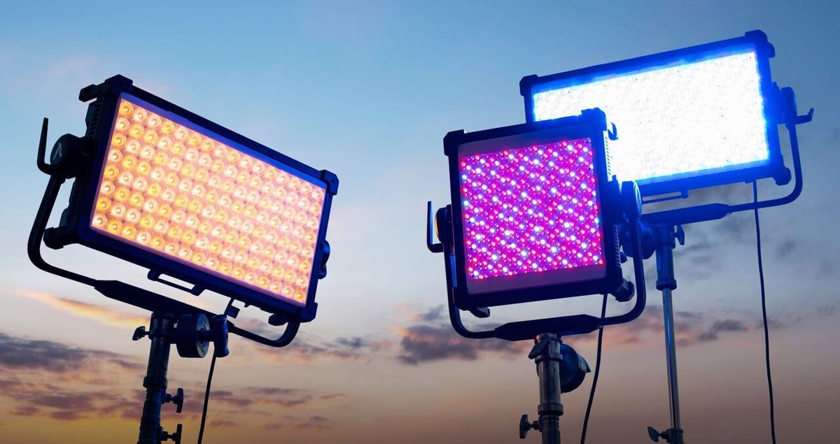 slashCAM's tweet image. Aputure NOVA 9° 2x1 und NOVA II 1x1: gerichtetes "Sunbeam"-Panel und 1x1-Allrounder slashcam.de/news/single/Ap…