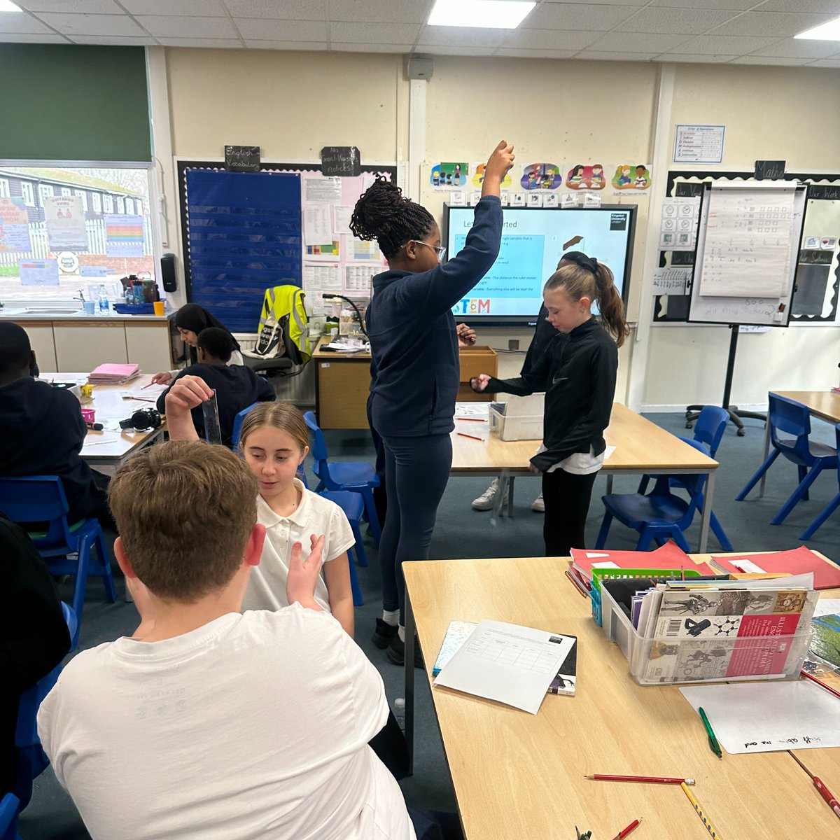 ApplegarthAc's tweet photo. Yesterday, Year 6 had a visit from Kingston University. We had a great workshop around reaction time and how distractions can negatively affects this. We were able to make real-life links such as listening to music near the roadside. #scienceinreallife #STEM @thesteptrust https://t.co/MmOUUrTVdG