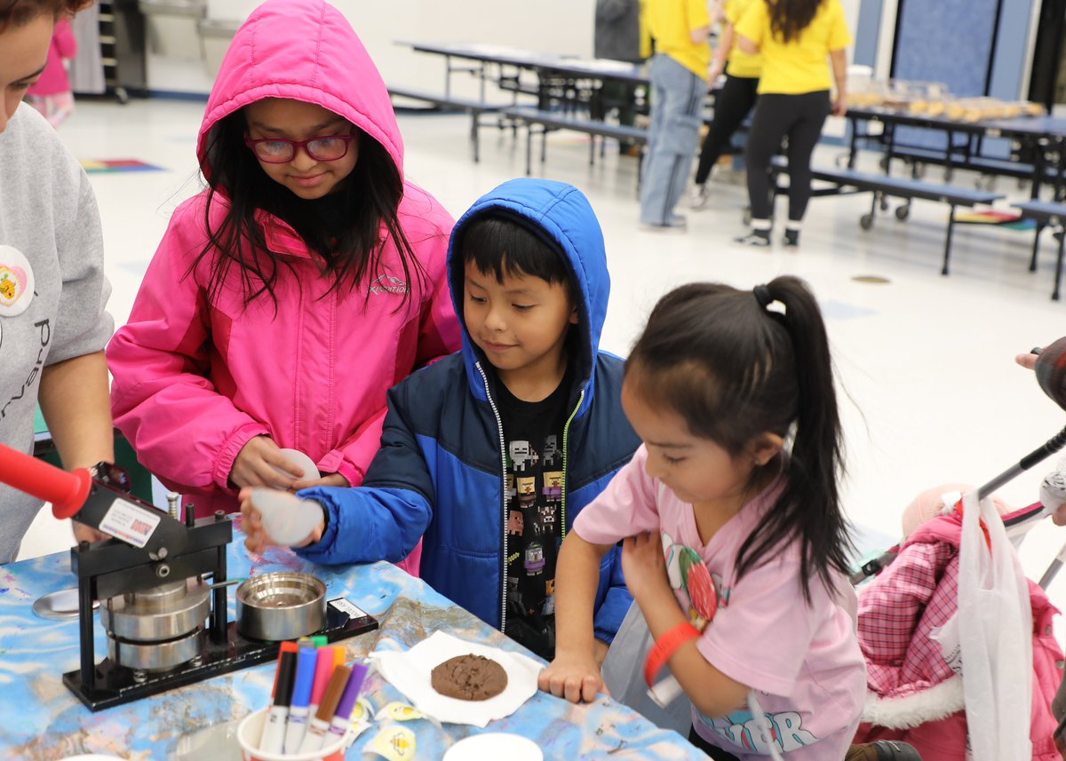 HarvardD50's tweet photo. What a night! Our Kindergarten Carnival brought families together for games, fun, and the exciting first step for the Class of 2039.

Couldn't make it? Kindergarten registration is still open. Visit  https://t.co/wbEKJUKa69 to get your future Hornet enrolled.

#HarvardRising https://t.co/PdE4d4Ha9c