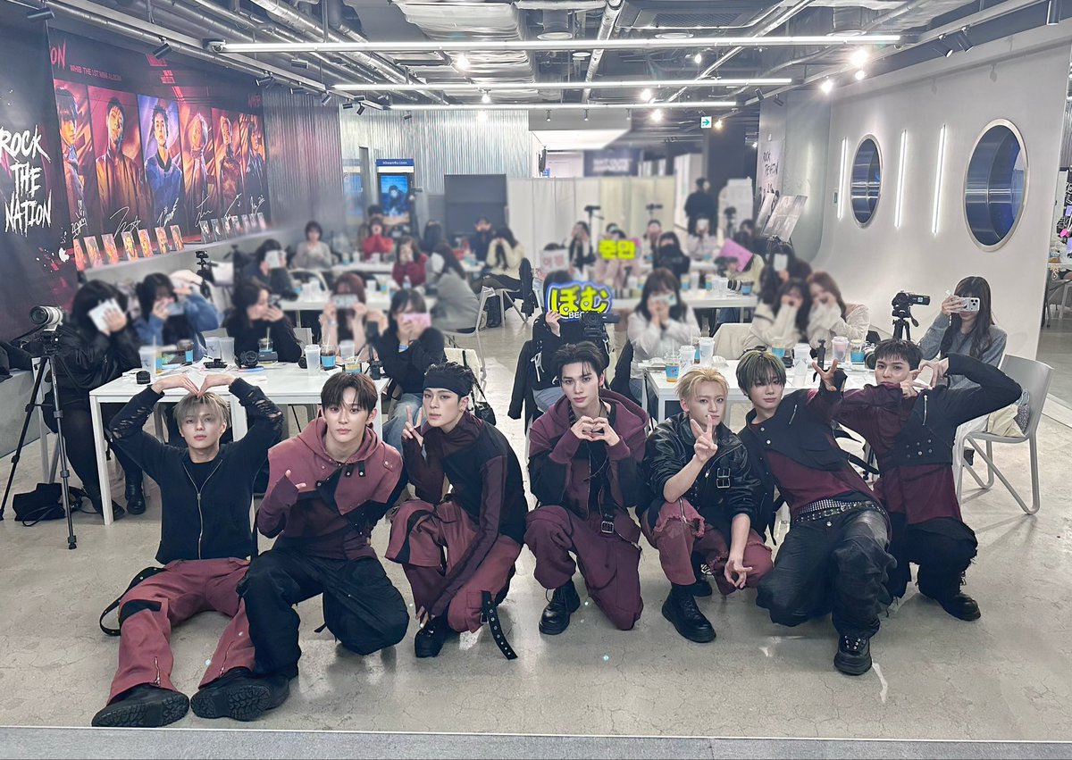 [📸]
2026.01.30
케이타운포유 팬사인회

ROCK THR NATION 첫 팬사인회 종료🖤
AnD! 우리 앞으로 더 자주 봐요 잘 부탁해요 🤍

#WHIB #휘브
#WEROCK_ROCKTHENATION
#ROCKTHENATION