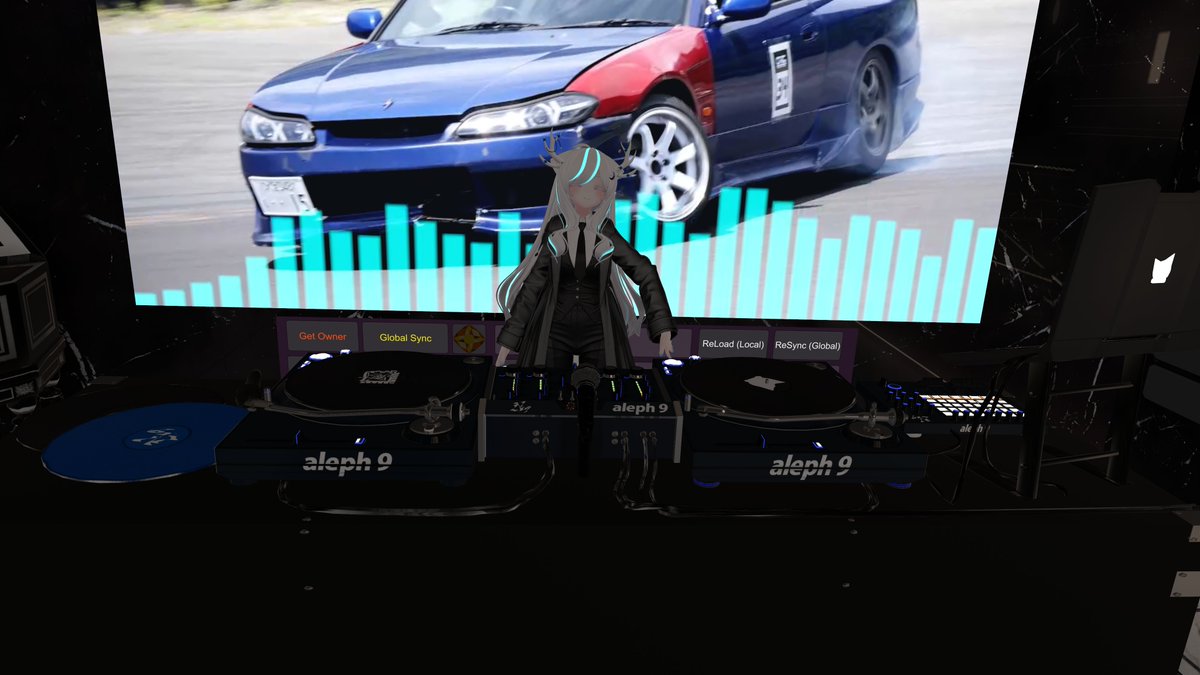 BarContrast's tweet image. 今夜は鹿せんべいさんによるDJです。