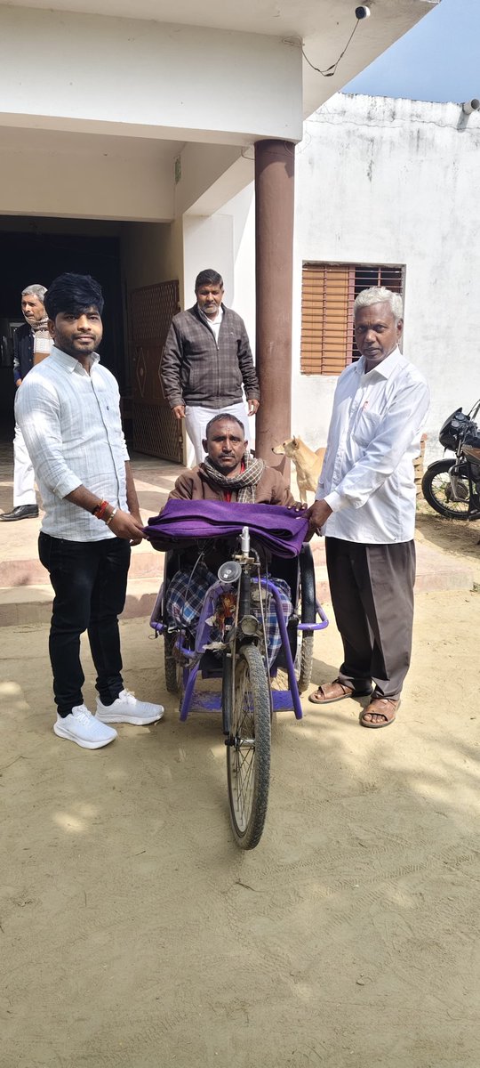 TirthrajVishwa6's tweet photo. #महात्मा_गांधी की पुण्यतिथि पर #गयादीन_विश्वकर्मा_इण्टर_कॉलेज, #प्रयागराज में #अमृत_एजुकेशनल_एण्ड_चैरिटेबल ट्रस्ट द्वारा निःशुल्क #कम्बल_वितरण।
#सेवा और मानवता को समर्पित पहल।
#mahatmagandhiji https://t.co/aBpxqiVrIe