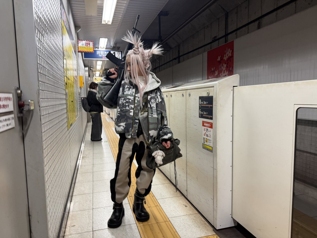 hustonmania's tweet photo. My co worker wearing my work clothing (rough Simmons) for work.

Collection dropping in 1 hour

https://t.co/qAncqNr7Ab https://t.co/eYmQEOGkuH