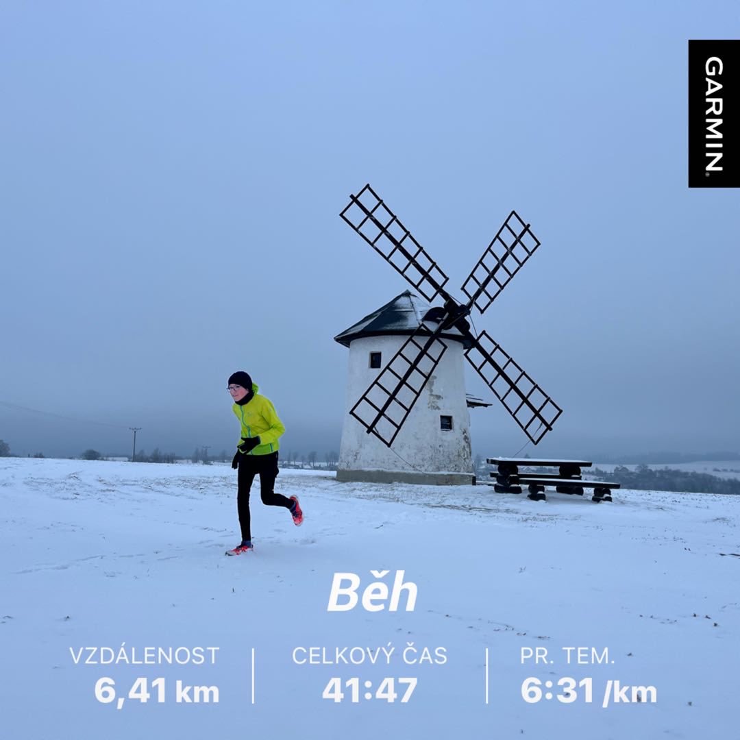 František Baler postavil nejmenší větrný mlýn holandského typu u nás v roce 1929. Od roku 1938 do 2007 už jen chátral. Naštěstí byl zachráněn. Najdete ho kousek od Spálova. Vhodný nejenom pro běžce 🙂 mapy.com/s/luducuredu