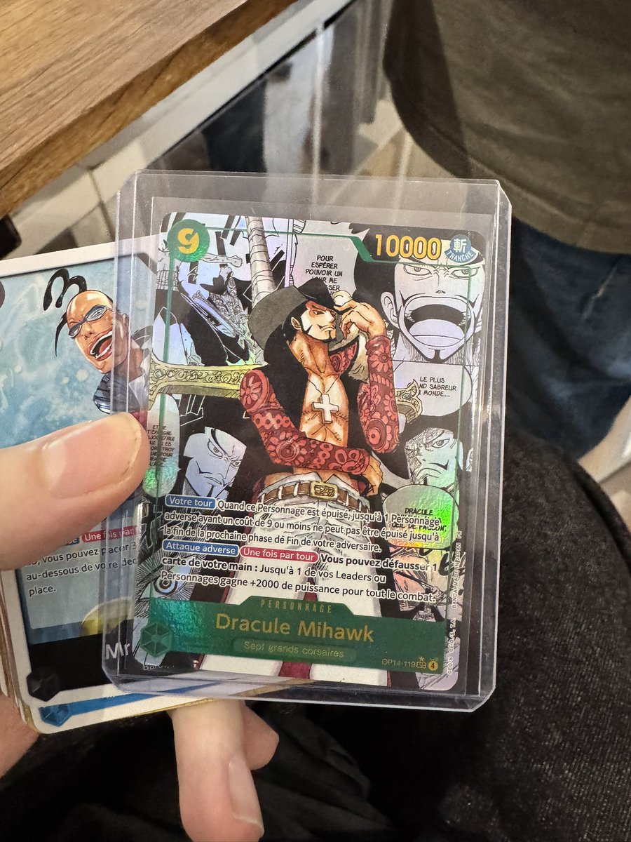 Ce matin j’ouvre une display OP14 : que de la merde
Je retourne à ma boutique, j’achète 1 (un) booster :