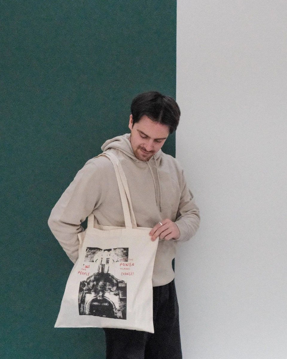 _SOHTIS's tweet image. This tote has a secret 👀 Scan with @artivive to reveal the hidden animation! By purchasing this bag you will help create real change to the lives of survivors of human trafficking. Grab one now! buff.ly/VIf6Xm1