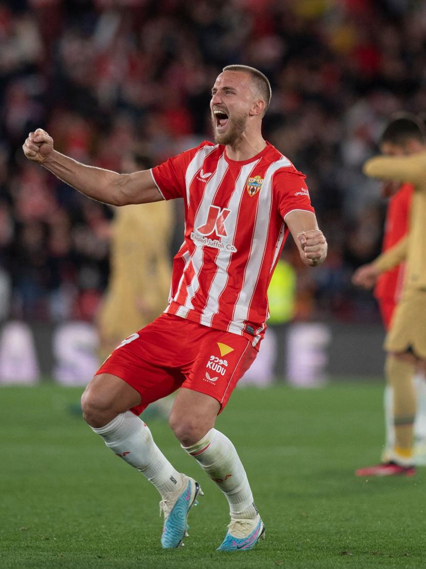 🚨 EXCL: Rodrigo Ely, en el radar del Almería

Si no se produce la llegada de Pulido, la vuelta de Ely es una de las alternativas que baraja el club. Aún no se han producido avances en las conversaciones o una oferta en firme, pero la UDA sigue interesada en el defensa de Gremio