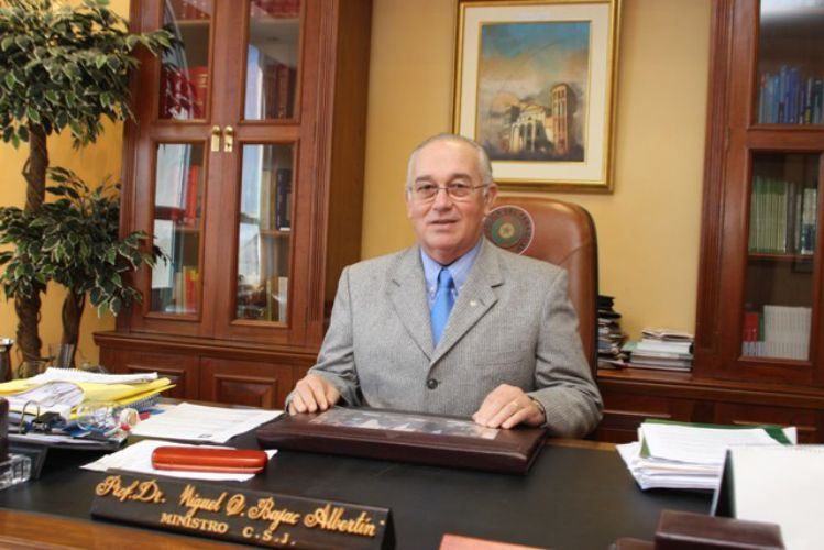 💥 EXVICEPRESIDENTES Y MINISTROS EN LA LISTA | 🏛️💼

El beneficio alcanza a figuras que hoy ocupan otros cargos o pasaron por el Ejecutivo:

✅ Hugo Velázquez: El exvicepresidente percibe G. 26.219.872. 

✅ Blas Lanzoni: Recibe G. 26.748.176 cada mes.

✅ Miguel Óscar Bajac: El