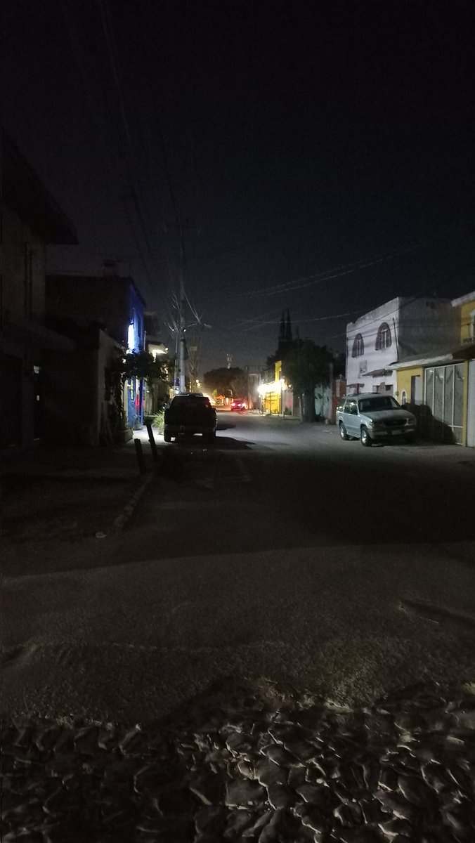 <a href="/ServiciosZap/">Servicios Municipales Zapopan</a> <a href="/JuanJoseFrangie/">Juan José Frangie</a> <a href="/Trafico_ZMG/">TráficoZMGuadalajara</a> <a href="/ZapopanGob/">Gobierno de Zapopan</a> <a href="/HectorXkamylla/">Héctor Escamilla</a> <a href="/mrhr_zap/">Mr. H. R.</a> <a href="/LOBOALFA76/">LOBO ALFA</a> Foto calle Cardona. <a href="/ServiciosZap/">Servicios Municipales Zapopan</a> espero que se apliquen volveré a checar la zona. Le encargo Presidente la iluminación pública es primordial en zonas vulnerables <a href="/JuanJoseFrangie/">Juan José Frangie</a>