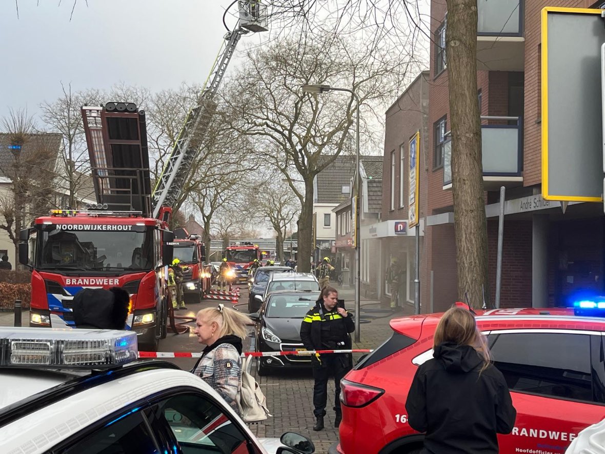 Forse brandweerinzet bij brand in winkel