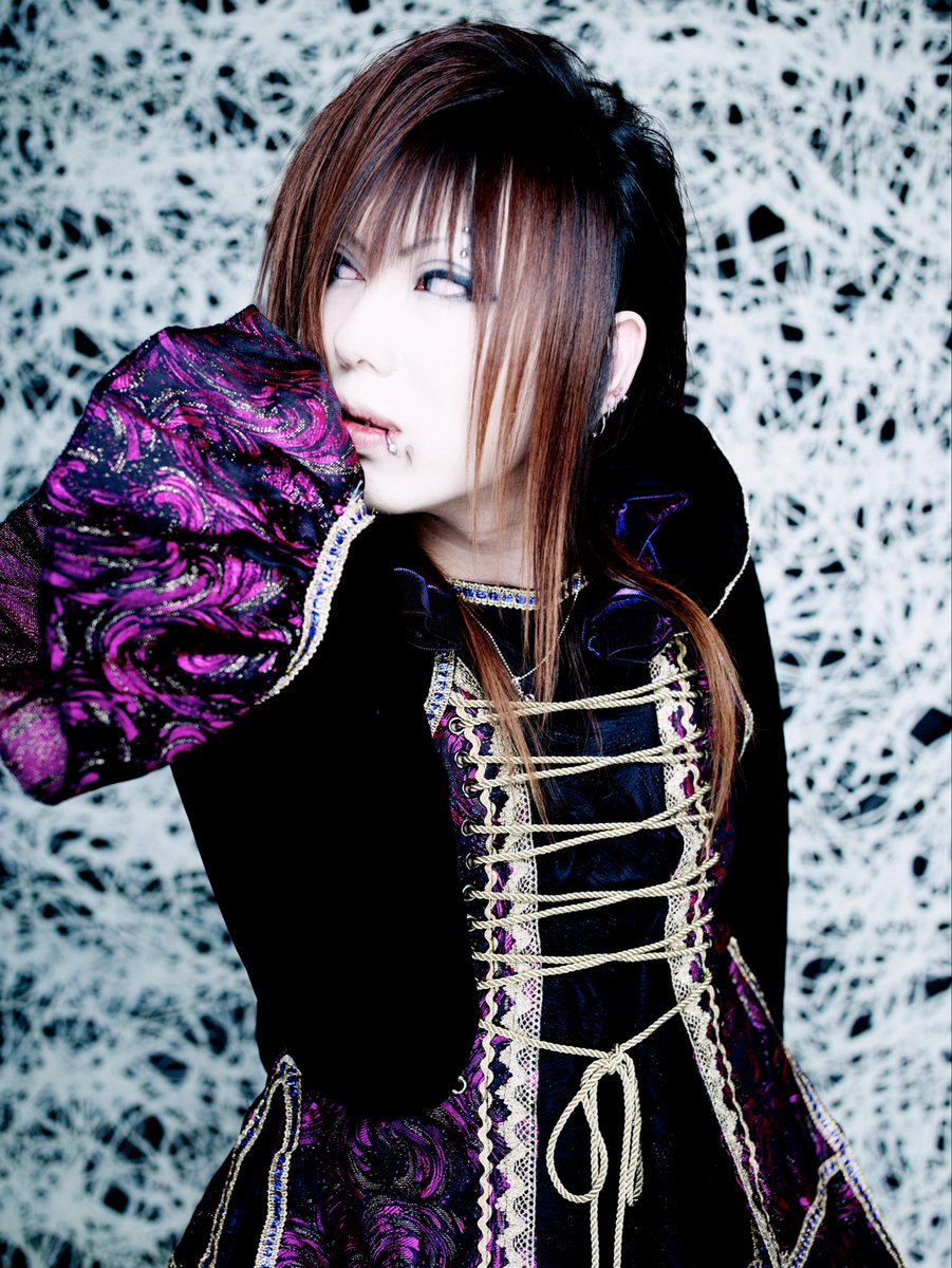 Wizard__HIRO's tweet photo. カマ誕！
Happy Birthday kaito!!

あんたが生まれて来てくれた日はWizardにとっても大切な日の一つだもんね。
気を抜くとすぐダラける人だけど、
天界でもちゃんと歌ってるかい？
最近はよく夢に出て来てくれてサンキュー◎
夜にでも配信出来たらしましょ https://t.co/NgdzUtsvNX