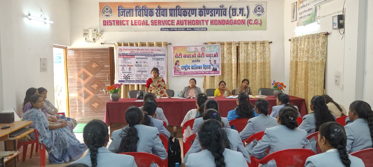 KondagaonDist's tweet image. कार्यस्थल पर महिलाओं की सुरक्षा और अधिकारों को लेकर कोण्डागांव में एक दिवसीय जागरूकता कार्यशाला का आयोजन।
लैंगिक उत्पीड़न, कानूनी प्रावधान, आंतरिक शिकायत समिति एवं #SheBox पोर्टल की दी गई जानकारी।
महिलाओं को निर्भीक होकर अधिकारों के संरक्षण का संदेश।
#WomenSafety #POSH