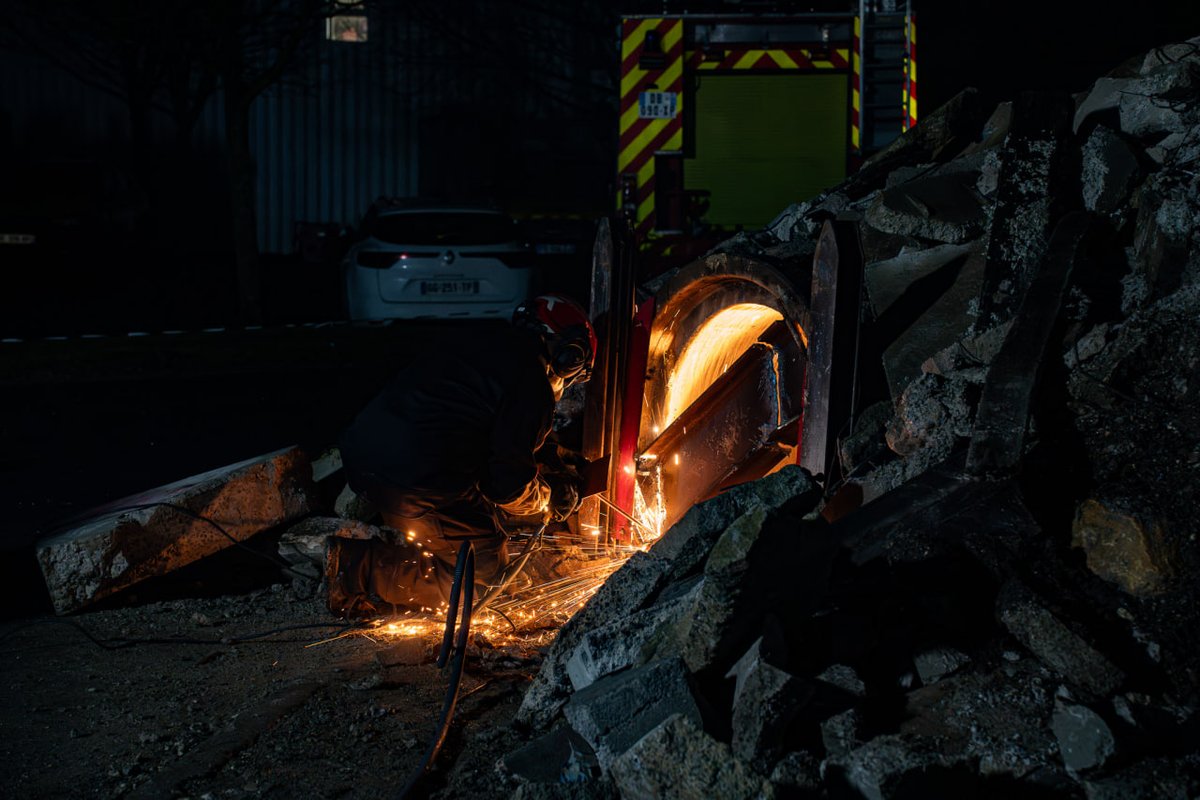 SecCivileFrance's tweet photo. 💪 Les sapeurs-sauveteurs du @riisc_7  sont officiellement reclassifiés #Insarag !

🇺🇳Une certification internationale de l'@ONU_fr reconnaissant leur savoir-faire en matière de sauvetage déblaiement à l'international.

🚨 Simulation de séisme, localisation et extraction des victimes sous les décombres : le centre de formation du @SDIS_18 permet de mettre à l'épreuve les sapeurs-sauveteurs dans des situations critiques, au plus près des conditions réelles. 

🇪🇸 Un travail réalisé en coordination avec les militaires @UMEgob, jumelés avec la Brigade des militaires de la Sécurité civile, mobilisés pour cet exercice.