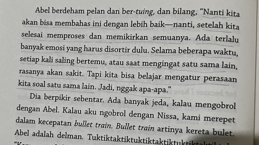 medstudalr's tweet photo. — Judul buku: Jakarta Selintas Aram

⭐️ 5/5 ; another masterpiece T____T

aku merasa buku ini menjawab pertanyaan aku saat masa-masa “life after break-up”, bahwa putus bukan berarti kita musuhan dan bahwa putus bukan berarti berhenti untuk saling menyayangi dan peduli https://t.co/Z7QlnSl8nY