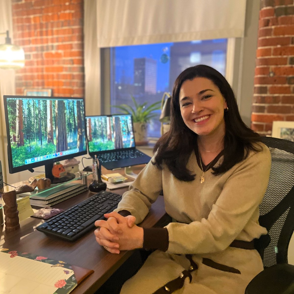 EVR’s Account Content Strategist Marie O'Neill-Thibeault brings both creativity and expertise to our team—plus two cats, a harmonica, a saxophone and an impressive talent for perfecting wildlife calls. 🦆✨​
​
Discover the many layers of Marie. ❤️​
evradvertising.com/team-member/ma…