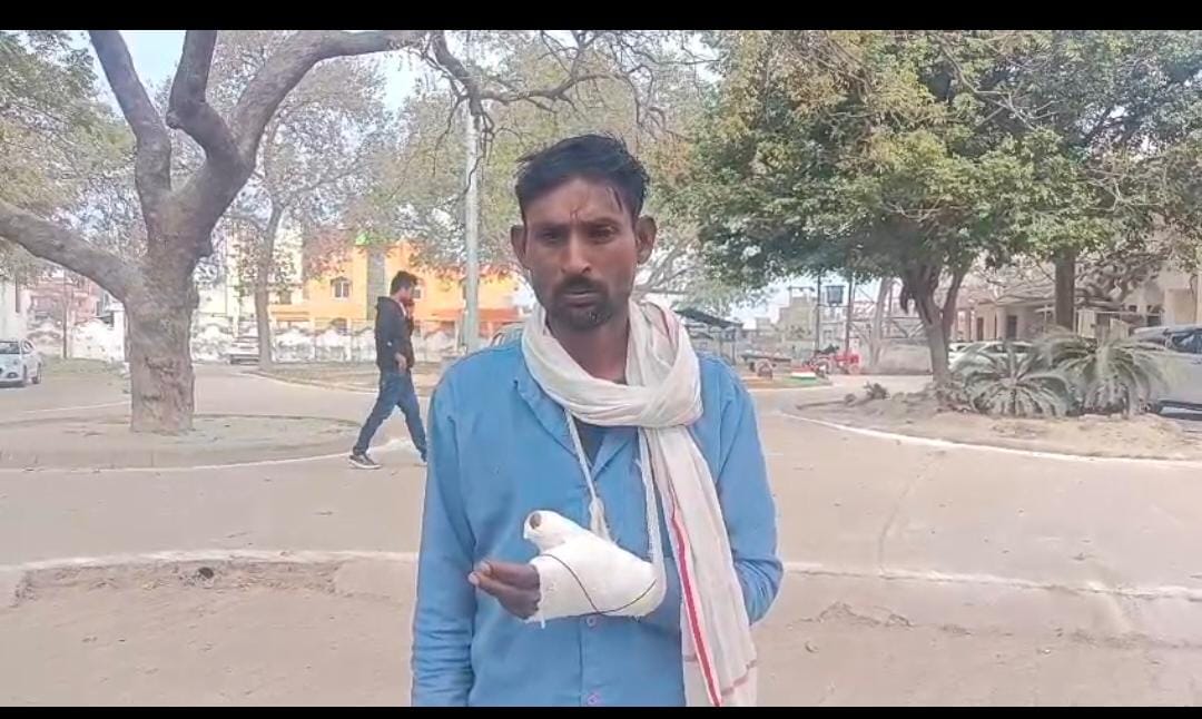 #कौशाम्बी थाना अंतर्गत मजदूर का गंभीर आरोप!ईंट भट्ठा ठेकेदार पर ₹50,000 मजदूरी हड़पने का आरोप—चौकी विदांव के सिपाही अनुराग ने डंडे से मारा,हाथ टूट गया।थाने में ठेकेदार की पकड़ होने की वजह से नही हो रही कोई कारवाई?
<a href="/Uppolice/">UP POLICE</a> <a href="/igrangealld/">IG Range Prayagraj</a> <a href="/kaushambipolice/">KAUSHAMBI POLICE</a> #PerthSanta #phuwintang
