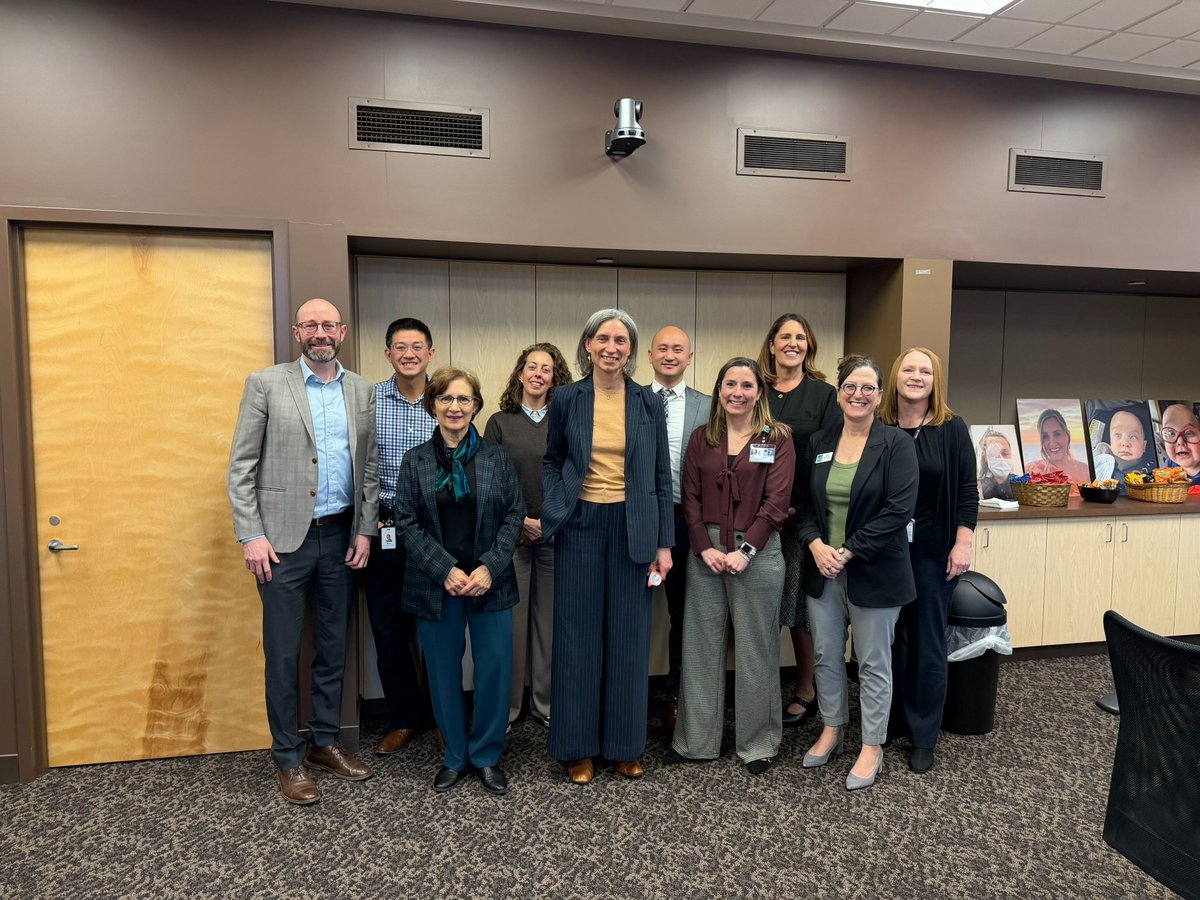 donatelifenw's tweet photo. On Tuesday, our partners at VisionGift hosted an important meeting and tour with Representatives Suzanne Bonamici and Maxine Dexter. 

Leaders from Cascade Life Alliance, Solvita, and Donate Life Northwest came together to share how we collectively work to save lives! https://t.co/fGLpfo0gi2