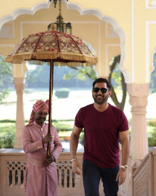 crictapish's tweet photo. MS Dhoni in a stunning look at Jaipur...!!!  [Rambagh Palace IG]

#MSDhoni #Rambagh #crictapish #CSK https://t.co/nqAG8sIcmM