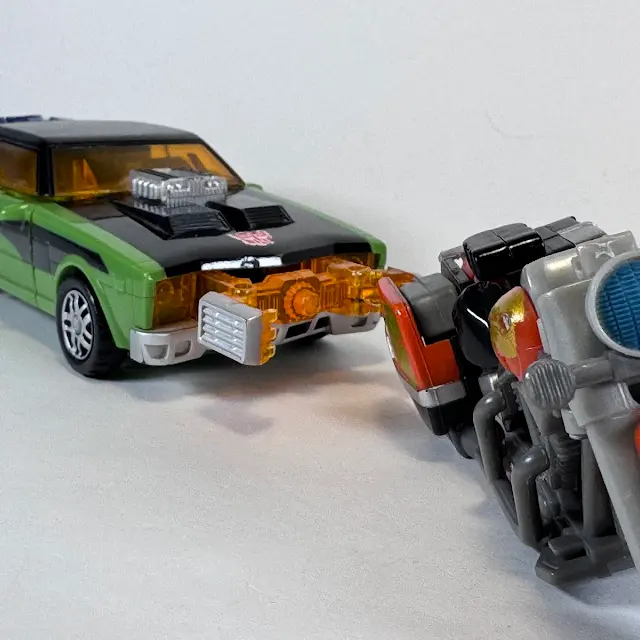 GrimmmReviews's tweet photo. Some photos of Transformers Cybertron Downshift because heβs awesome!
#Transformers #toyphotography #Cybertron #downshift https://t.co/VZs4erDhNu