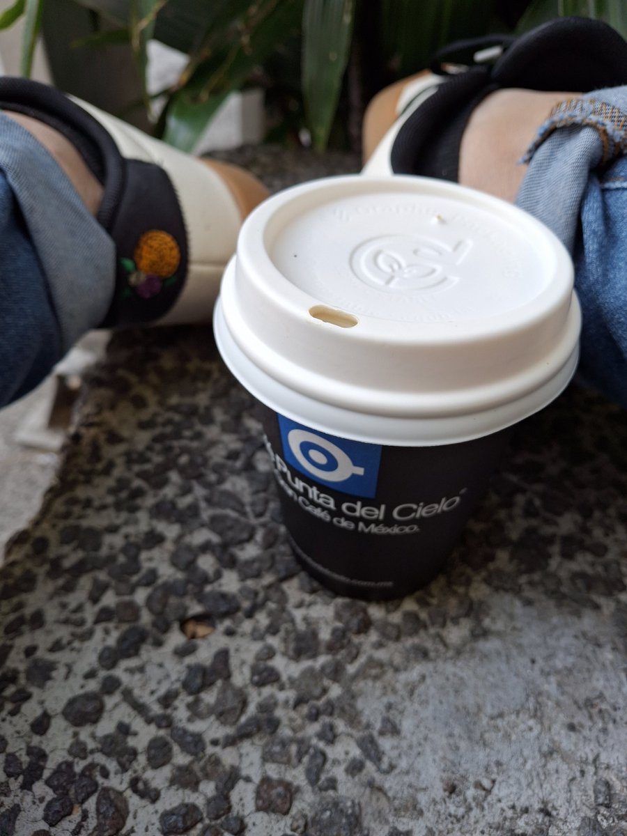 Un latte? 
Por supuesto 🙃😌🥤☕️
#Días