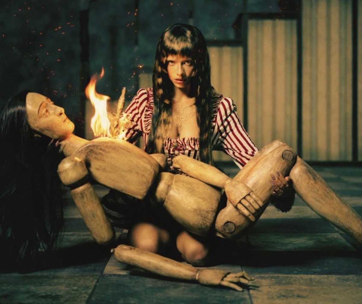 PopBase's tweet image. ‘POSSESSION’ by Melanie Martinez debuts at #55 on the Global Spotify chart with 1.89 million streams.