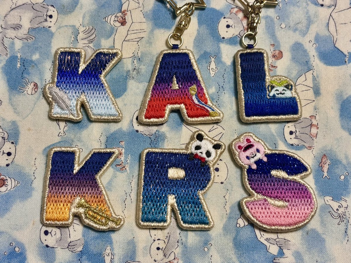 生徒会さんモチーフ刺繍キーホルダー、使う糸はもう少しいじるけどデザインはこれでいきます🙆‍♀️