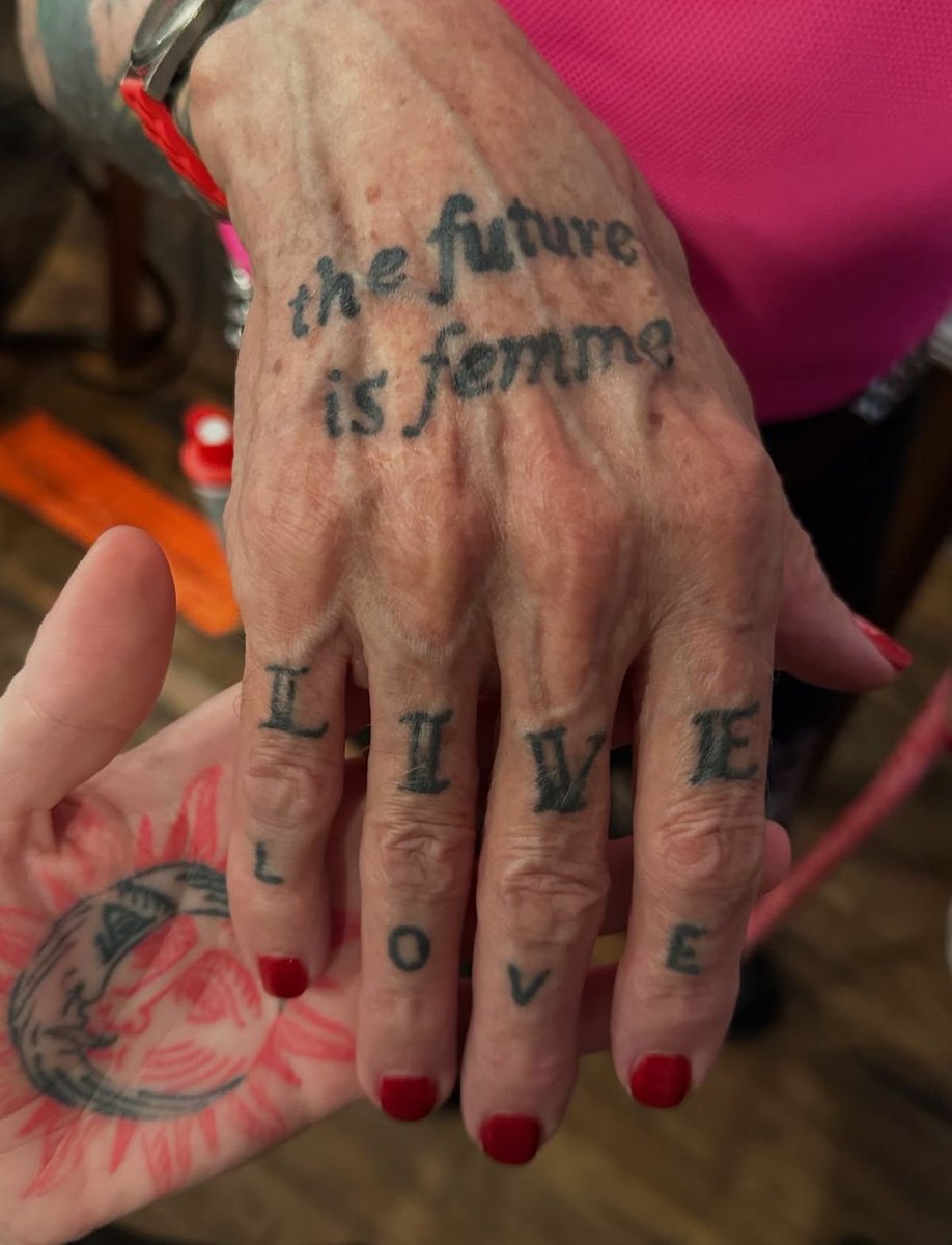 𝖈𝖍𝖆𝖇𝖆𝖟𝖎𝖙𝖊 (@raisinchoirgirl) on Twitter photo 