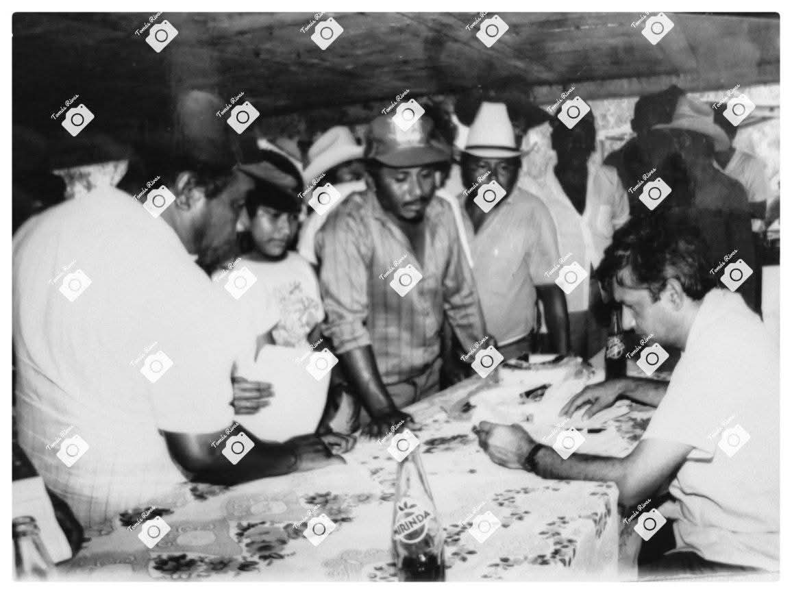 Con el pueblo todo,sin el pueblo nada.