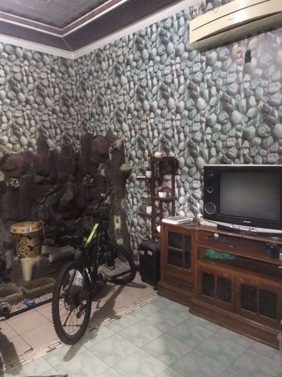 itsherman_'s tweet photo. Dijual rumah 2 Lantai :

Luas tanah : 186m2

Kamar bawah : 1

Kamar atas : 2 

Ruang tamu : luas

Toilet : 2

Parkir mobil lumayan luas 

Daya Listrik : 900

Lokasi strategis (mobil/truk bisa masuk)

Lokasi : Growong Lor, Juwana, Pati https://t.co/v0nG4D1wb1
