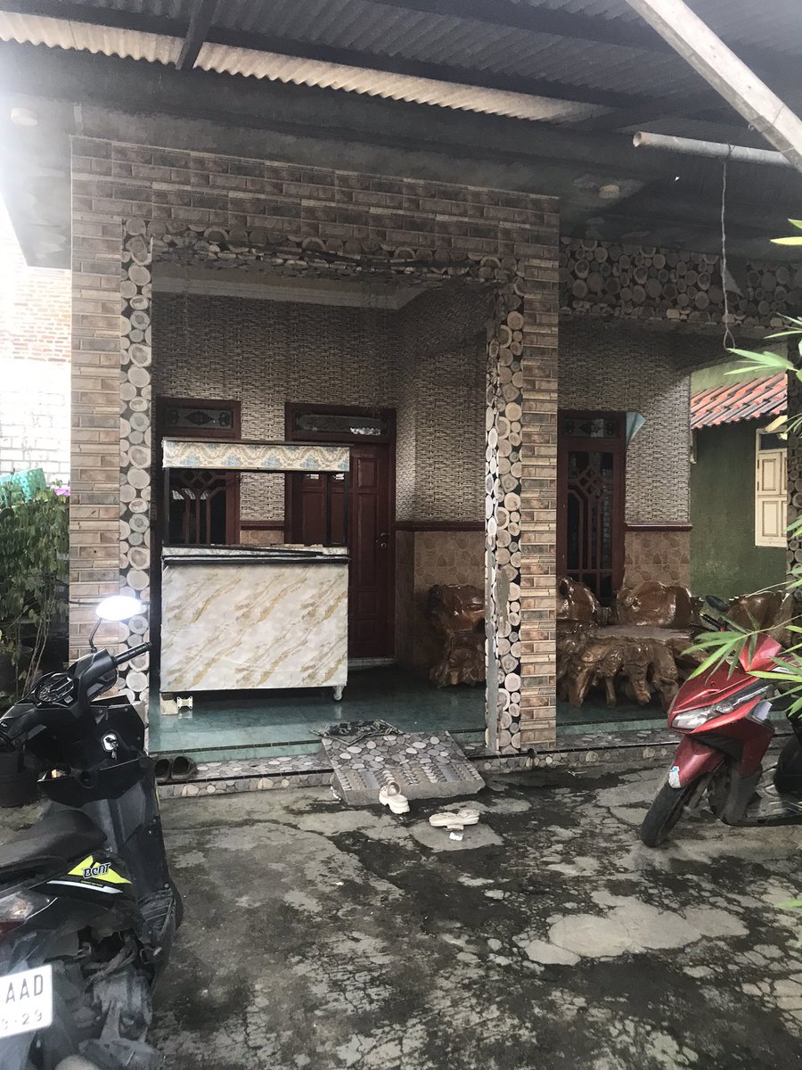 itsherman_'s tweet photo. Dijual rumah 2 Lantai :

Luas tanah : 186m2

Kamar bawah : 1

Kamar atas : 2 

Ruang tamu : luas

Toilet : 2

Parkir mobil lumayan luas 

Daya Listrik : 900

Lokasi strategis (mobil/truk bisa masuk)

Lokasi : Growong Lor, Juwana, Pati https://t.co/v0nG4D1wb1