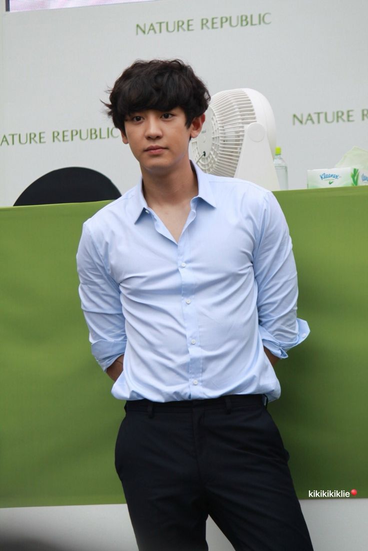 cyhourly's tweet photo. 엑소 박찬열  #CHANYEOL #찬열 https://t.co/h0xVF5Z8EU