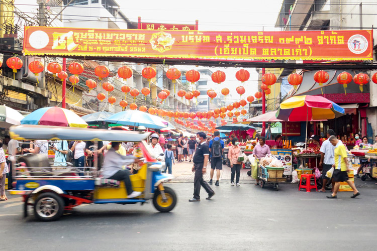 ThaiExpatLife's tweet photo. Modern celebrations of Chinese New Year in Thailand are largely recent, not a continuation of ancient Thai-Chinese traditions. Rather, much like celebrating Christmas, Halloween, or Valentine’s Day, Thais will never pass up a good opportunity for a fun, beautiful, and delicious reason to have a party.