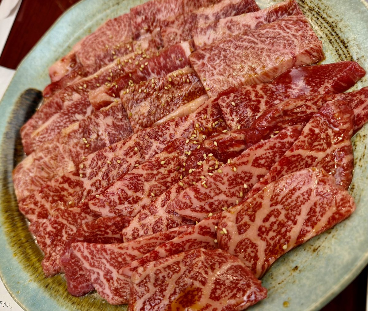 otossan's tweet photo. 金曜日の夜に人の金で喰う肉がいっちゃん幸せ🥰🥰🥰 https://t.co/S4zSCLzMZ6