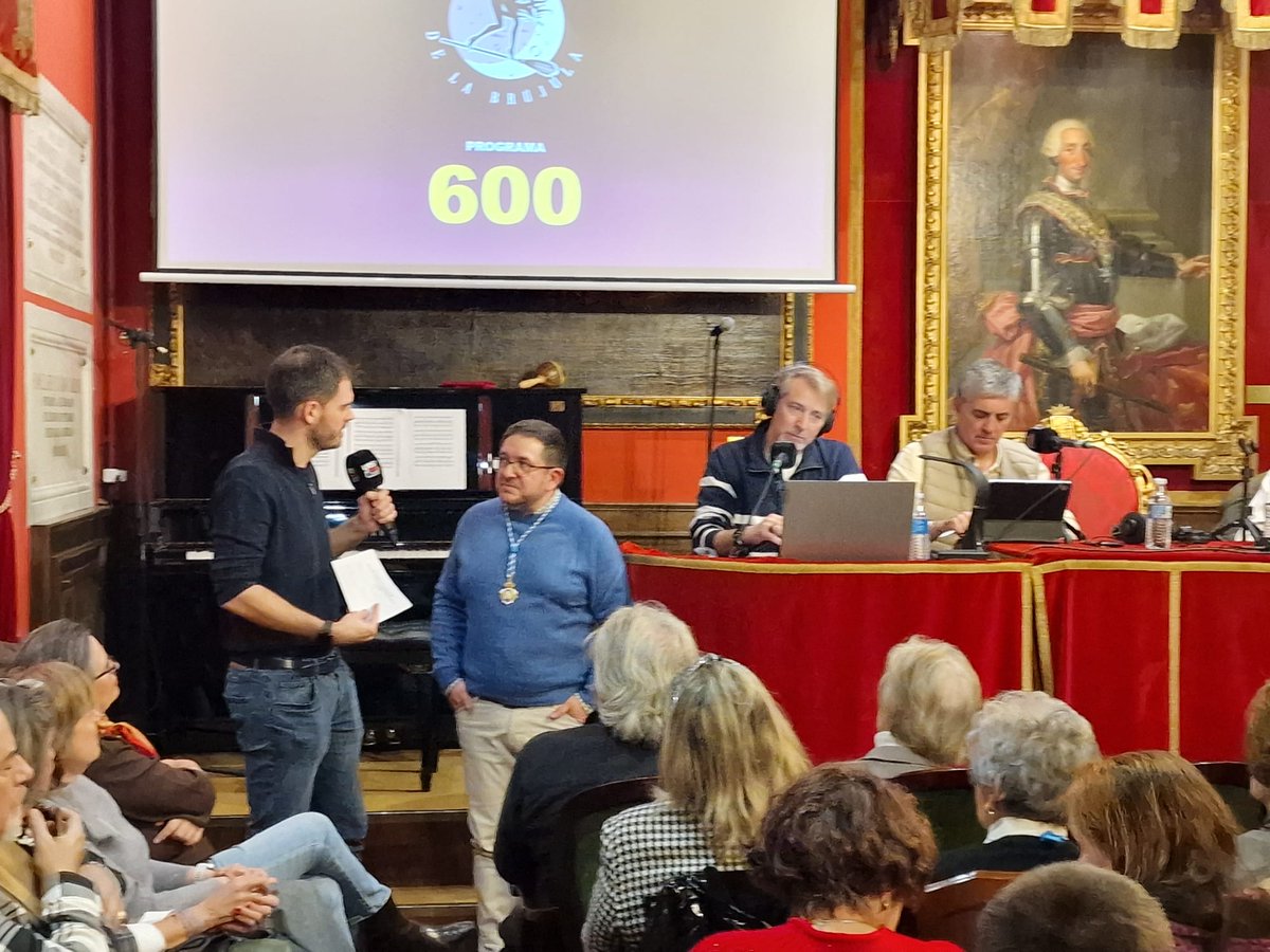 La Escóbula de la Brújula tweet media