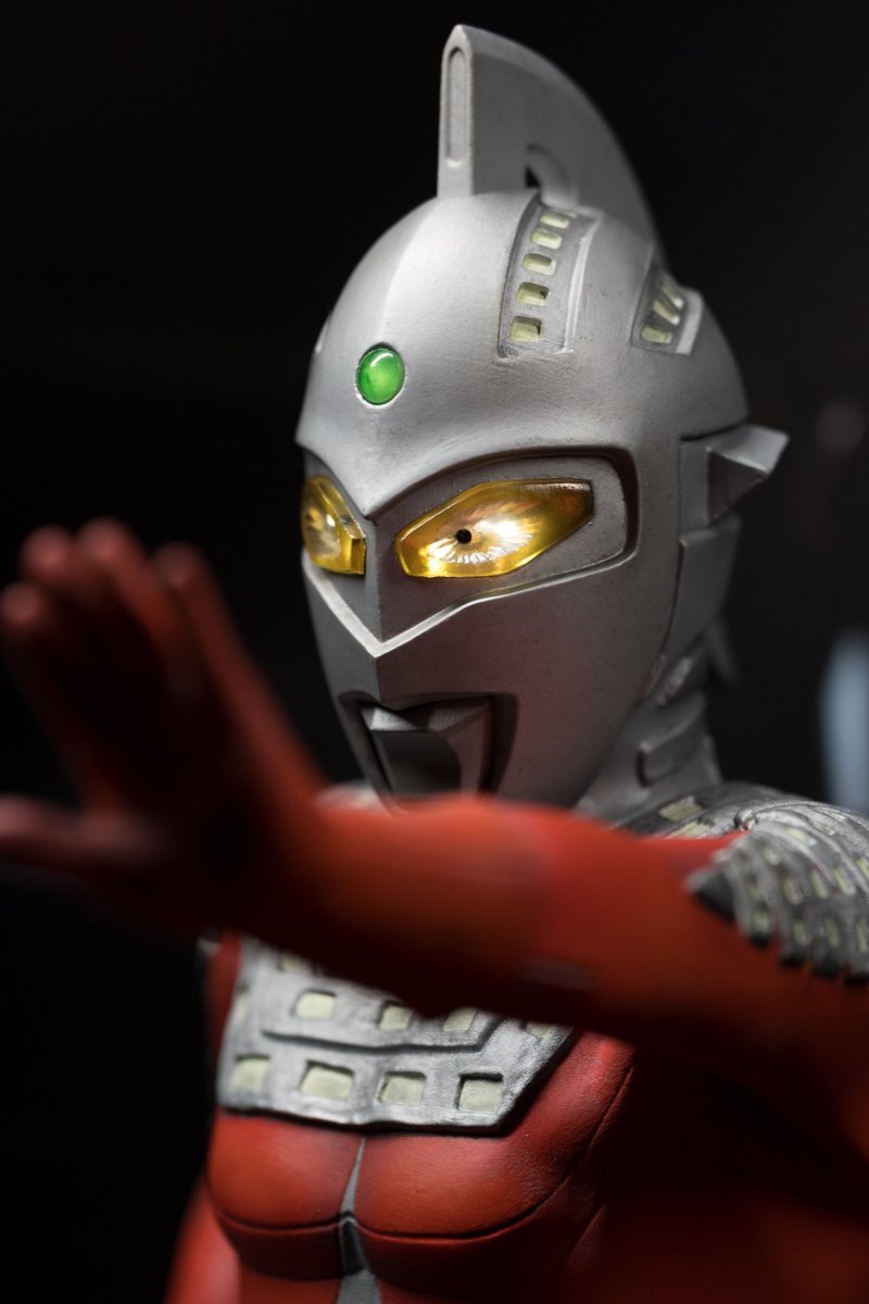 ウルトラセブンの塗装完成品✨
白模は夢工房さんから、原型は木下隆志先生！
全高約35cmの迫力サイズ、本人塗装です🔥
セブンのあの鋭い目つきとメタリックな質感、頑張って再現してみました😎
どうでしょう？
#ウルトラセブン #ウルトラマン #ガレージキット #塗装 #木下隆志 #夢工房