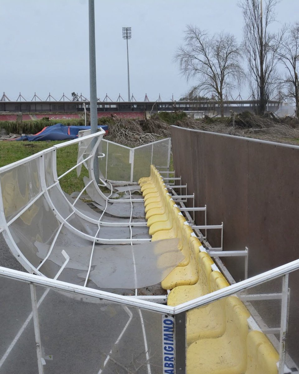 O Estádio onde passei a maior parte da minha vida manteve-se de pé, com algumas feridas pelo caminho. 

Os outros campos da cidade não tiveram a mesma sorte. Não sei o que dizer