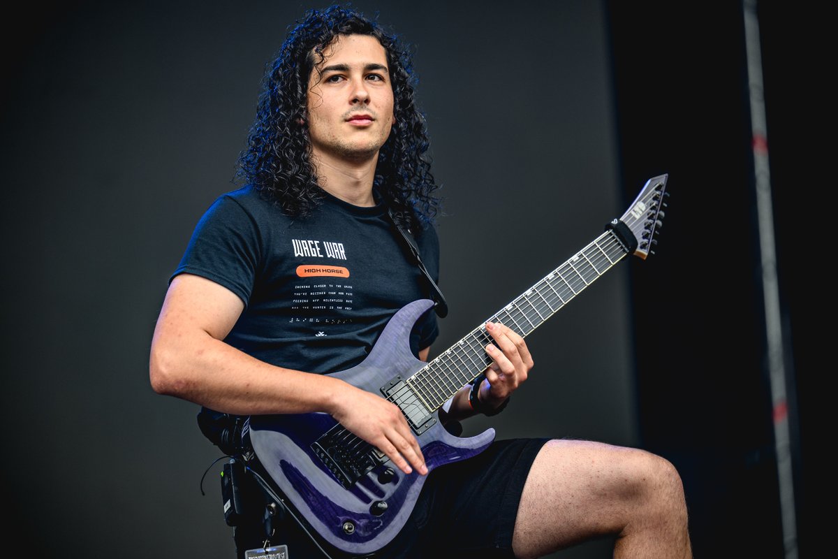 ResurrectionESP's tweet photo. ¡HOY! ¡Concierto completo de Teksuo en el RF2025! 📺

A partir de las 20:00 horas podrás viajar en el tiempo y trasladarte al año 2024 para vivir el conciertazo que Teksuo @TeksuoBand dieron en Viveiro 🤘

¡Un show de puro metalcore patrio para que empieces el finde con energía! 💪

Revívelo en 4K a partir de las 20:00h en el siguiente enlace de RFTV 👉 https://t.co/u7ShPHPVzY

#ResurrectionFest #ResurrectionFestTV #Teksuo