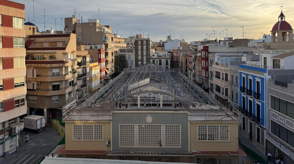 Versión Actualidad.
Termina, antes de lo previsto, la retirada del fibrocemento del Mercado Central de #Elche.
Más actualidad en versionradio.es y versionradio.fm
versionradio.es/termina-antes-…