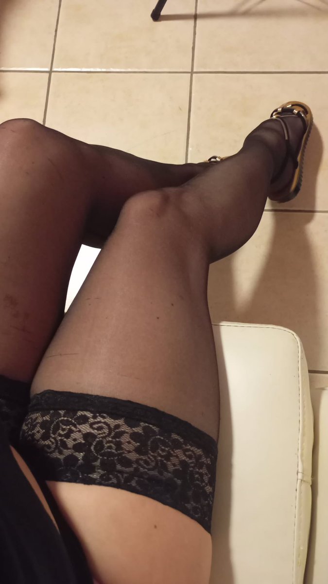 ToriLilia46026's tweet photo. Venez raquer mes toutous 🐶🐶💶💶
#paypal #moneyslaves #soumis #atm #atmhumain #fitdom #larbin #toutou #pieds #paypig #pigeons https://t.co/aq7xHRNn0r